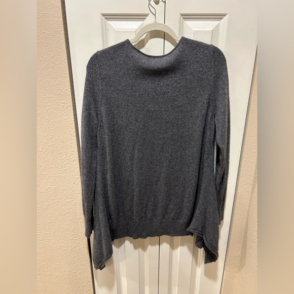 Bloomingdale’s Cashmere 100% V-Neck Asymmetrical Sweater Gray , size Large - Picture 3 of 4